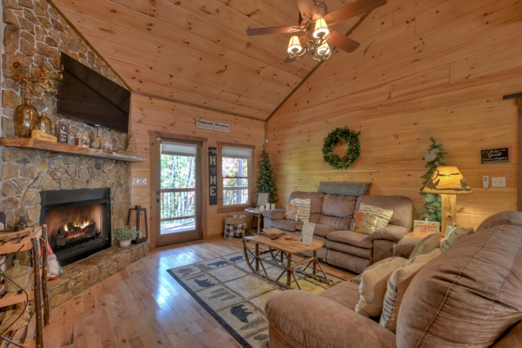 Spacious living area with a seasonal gas fireplace 