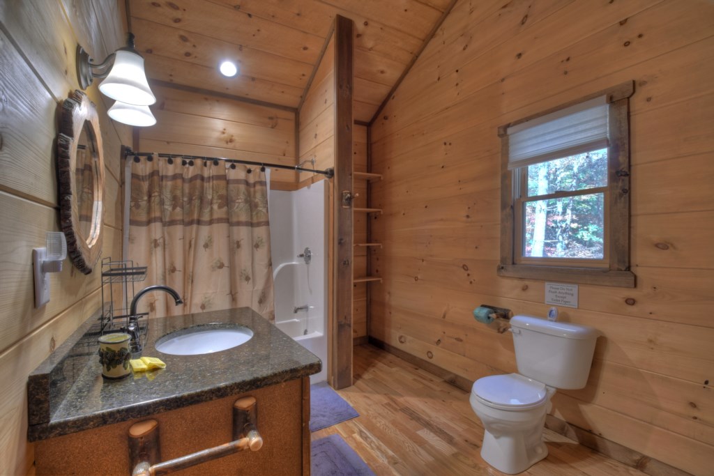 Bathroom off the kitchen with a tub/shower combo 