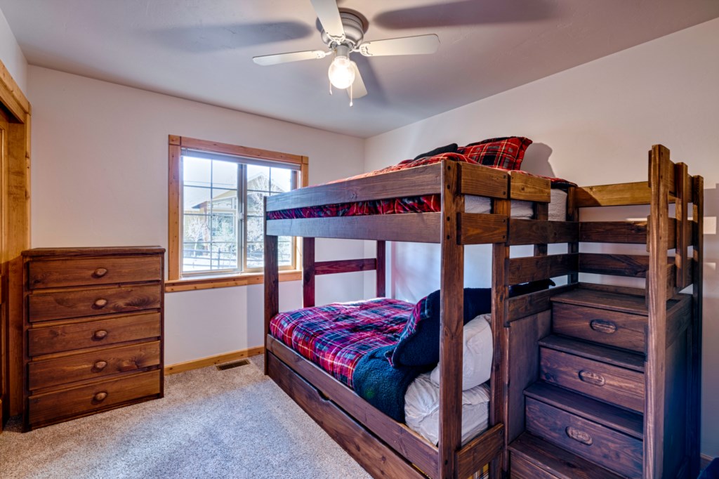 Bunk Bed with Full Bed and Twin Trudle