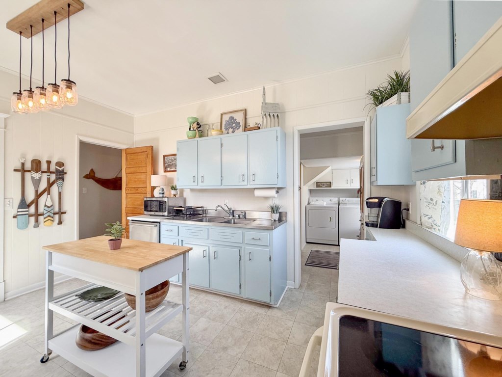 6D239AA2-F538-4003-A05A-C8FFB1116467_1_201_a