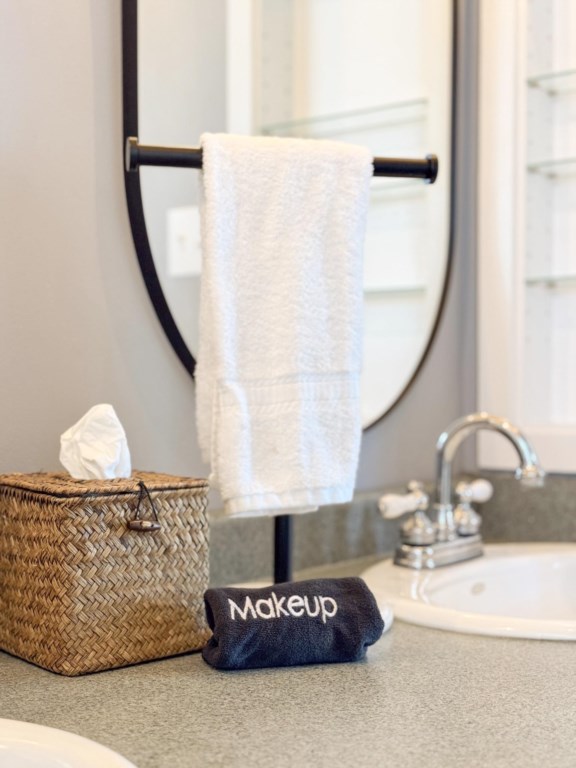 81A90867-4E95-43B5-9384-7DB05F6FC6E1_1_201_a