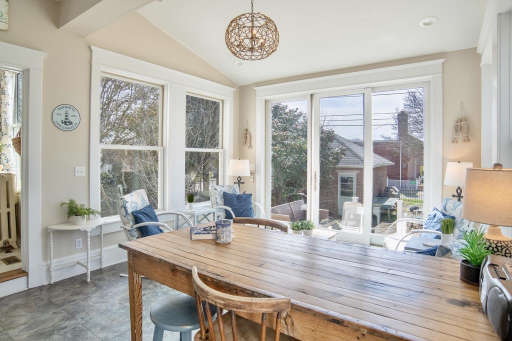 F3ADBFE4-3A3B-45DA-B87E-B87E1A5364B6_1_201_a