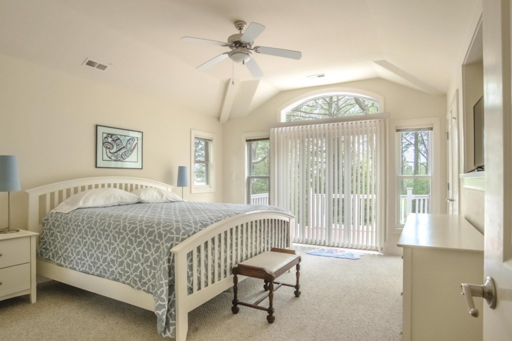 Bedroom 1 - King