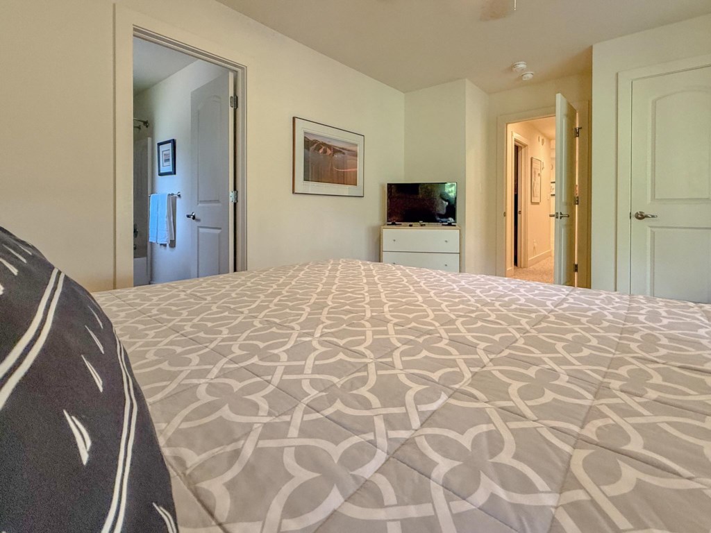 Bedroom 4 - King