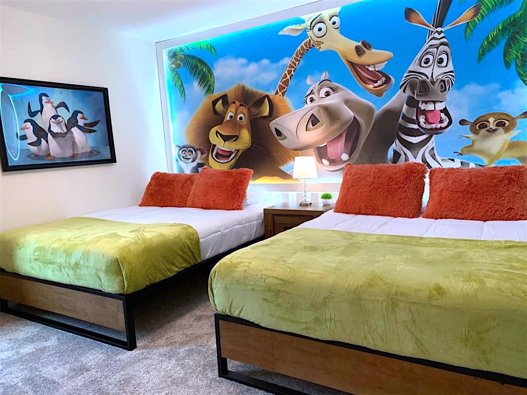 Madagascar Room
2 Full Beds
