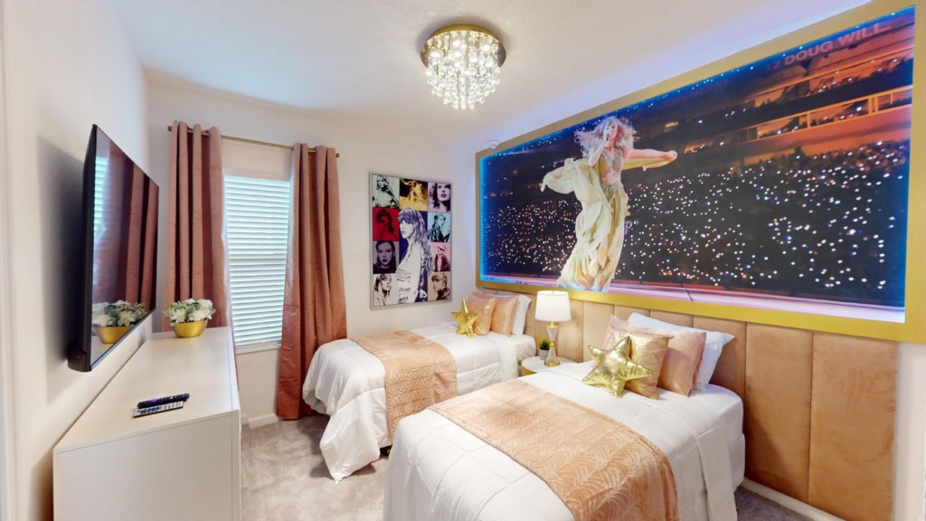 Taylor Swift's Bedroom - 2 Twin Beds