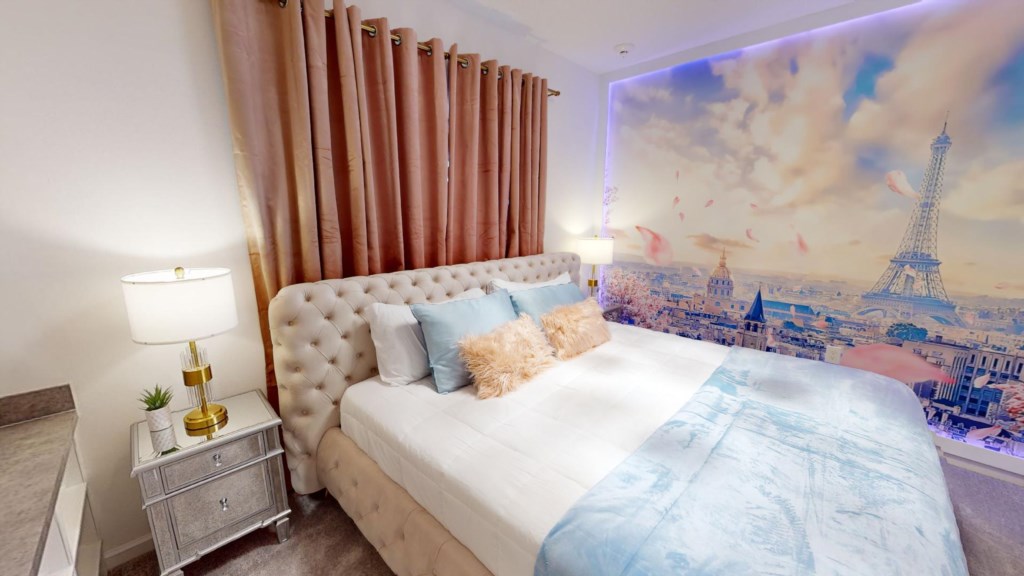 Bedroom 7 ( Paris, France ): 1 KING BED + PRIVATE BATHROOM
