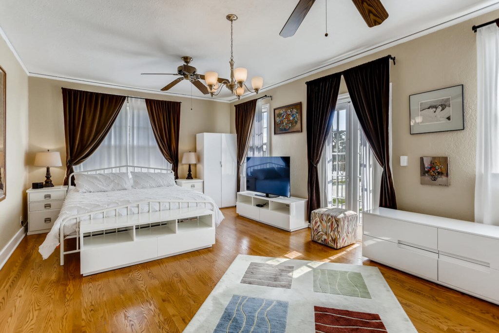 305 Puritan Rd West Palm Beach-large-007-005-2nd Floor Master Bedroom-1500x1000-72dpi.jpg
