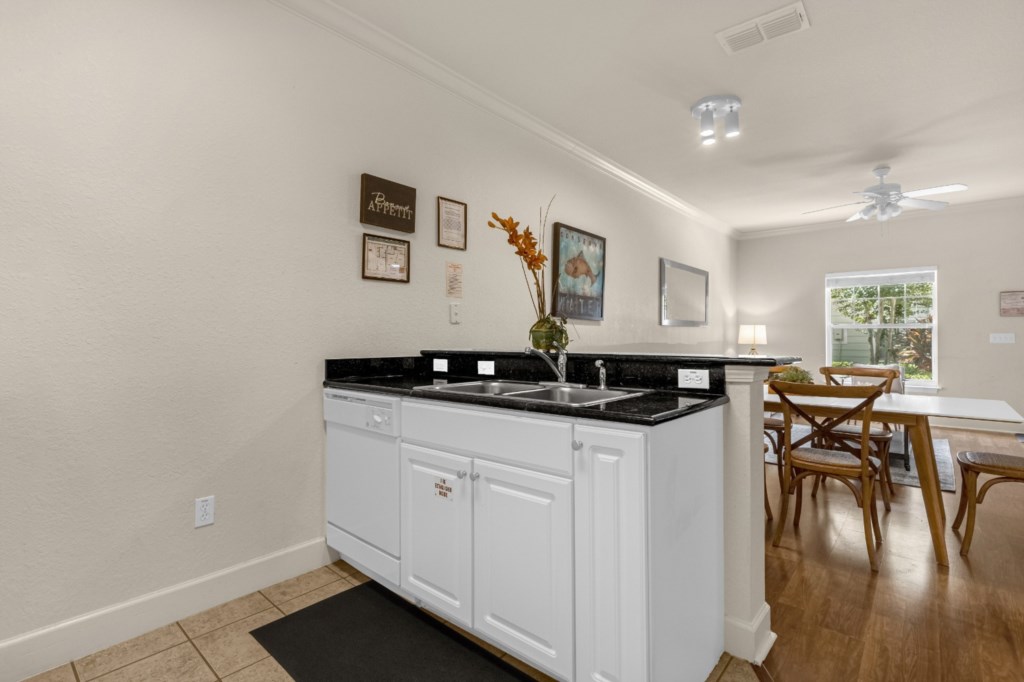 3 bedroom vacation townhouse at Lucaya Village - Image 6