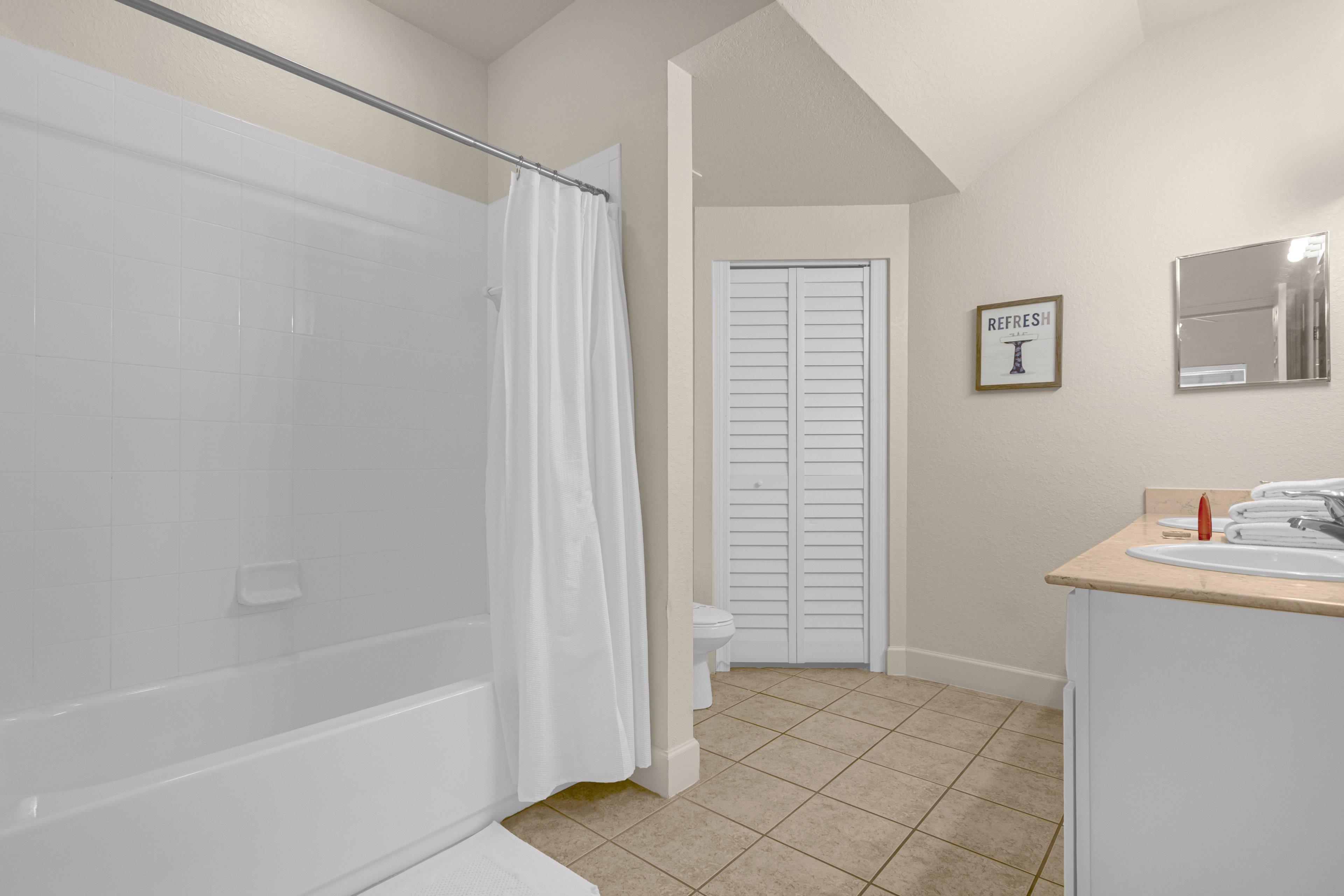 3 bedroom vacation townhouse at Lucaya Village - Image 4