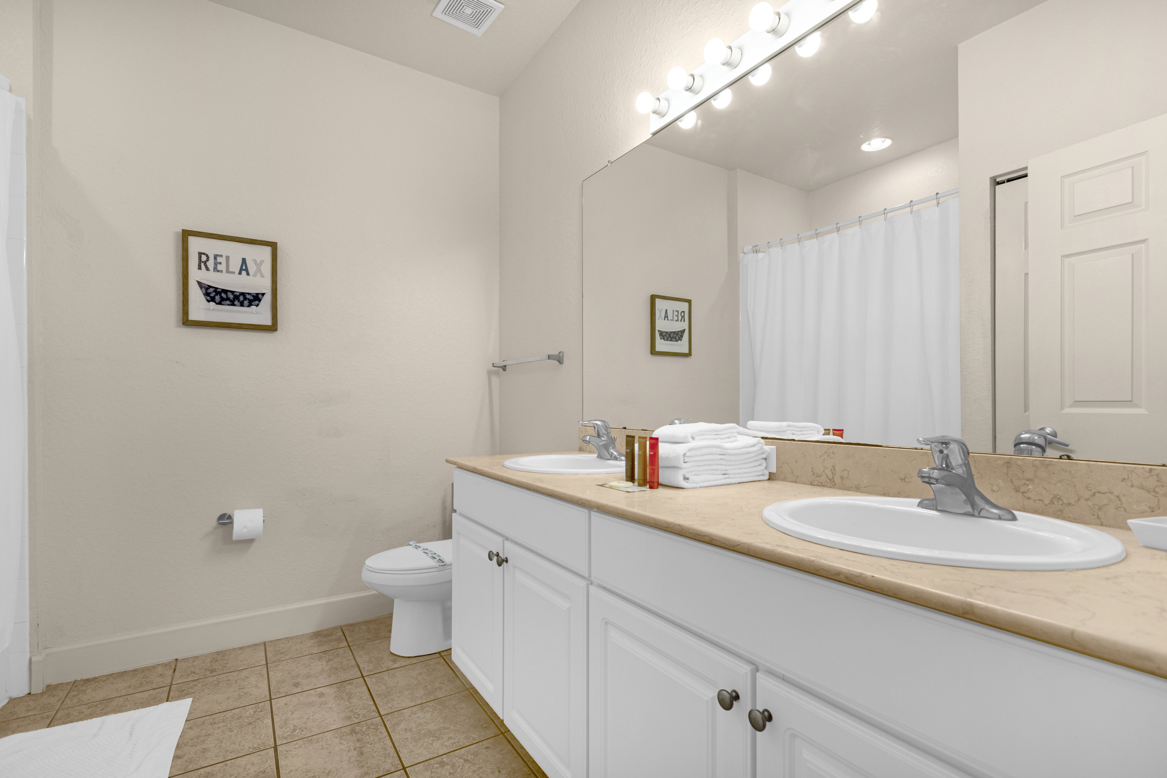 3 bedroom vacation townhouse at Lucaya Village - Image 6