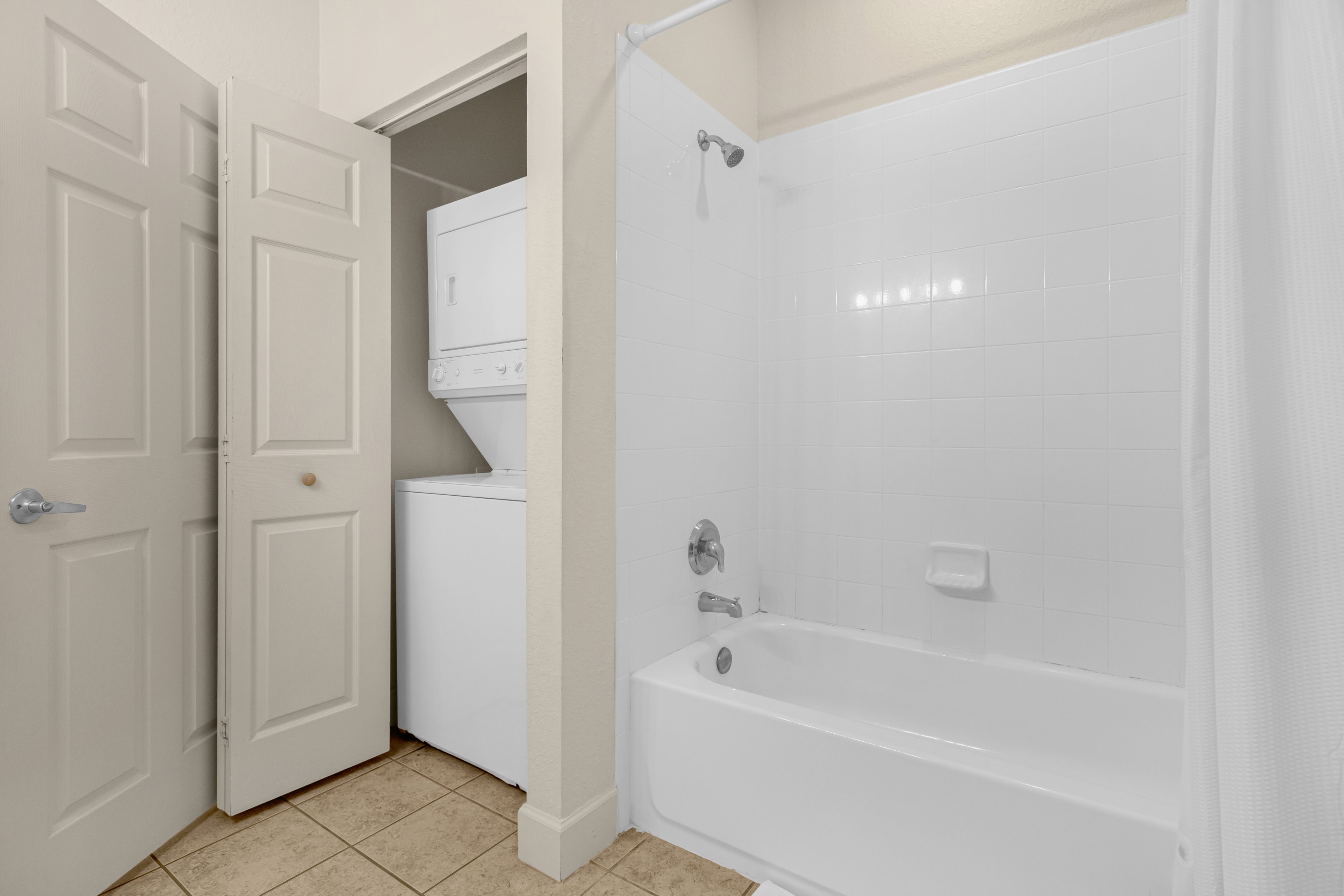 3 bedroom vacation townhouse at Lucaya Village - Image 7