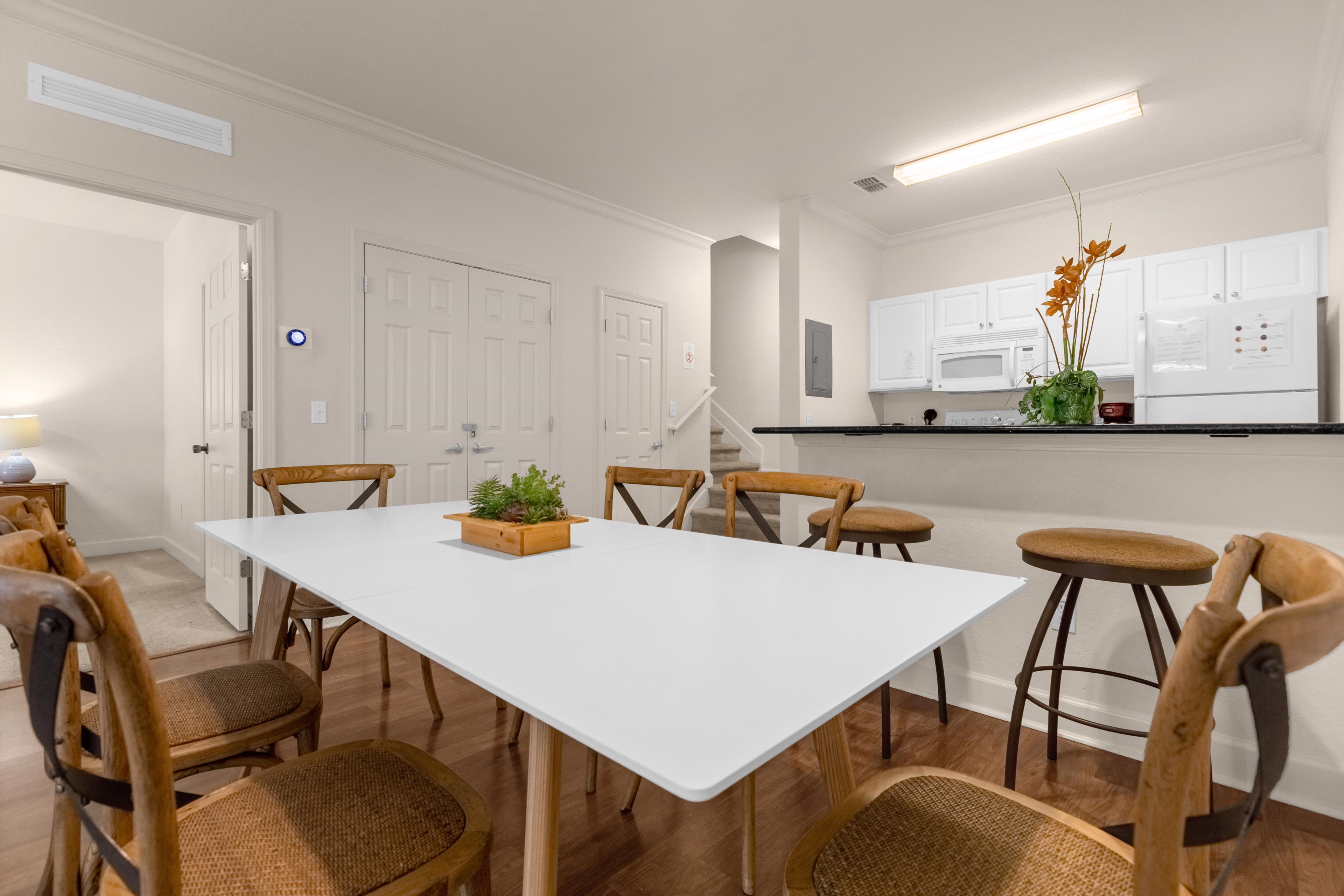 3 bedroom vacation townhouse at Lucaya Village - Image 4