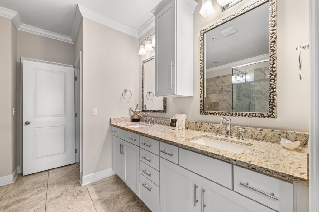 King Bathroom On 3rd Floor