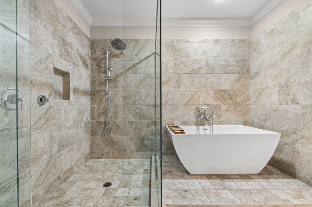 King Bathroom On 3rd Floor