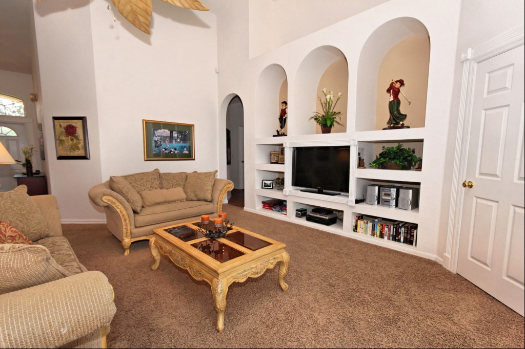Family room with HDTV, DVD, CD stereo and Wii