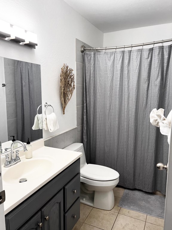Bathroom with tub/shower combination.  Towels and beach towels are provided