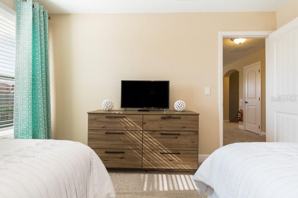 Bedroom 5 - Twin beds, private 32” TV (Roku)
