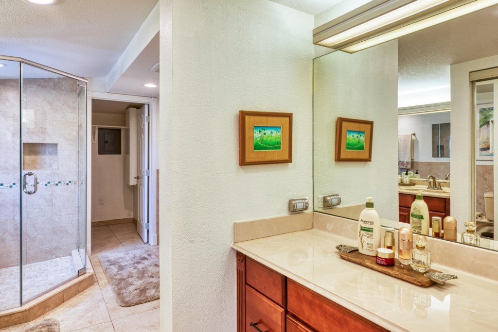 Lime-Key-Bathroom-Florida-Keys-Luxury-Rentals