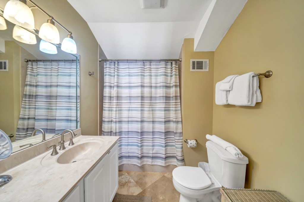 Attached bathroom with shower/tub combination 