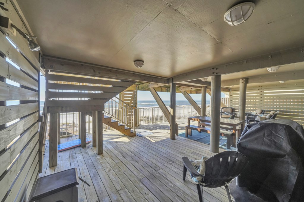 This space also provides a propane grill, outdoor shower, and beach toys