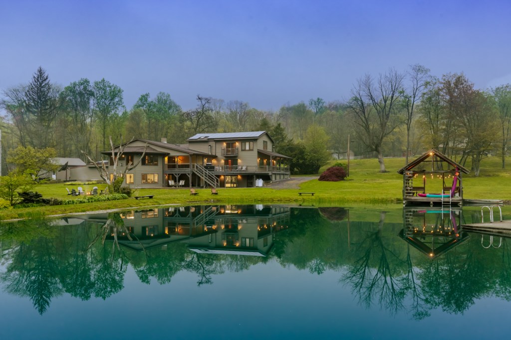Take a stroll all the way around the pond and check out the lodge from the other side! 