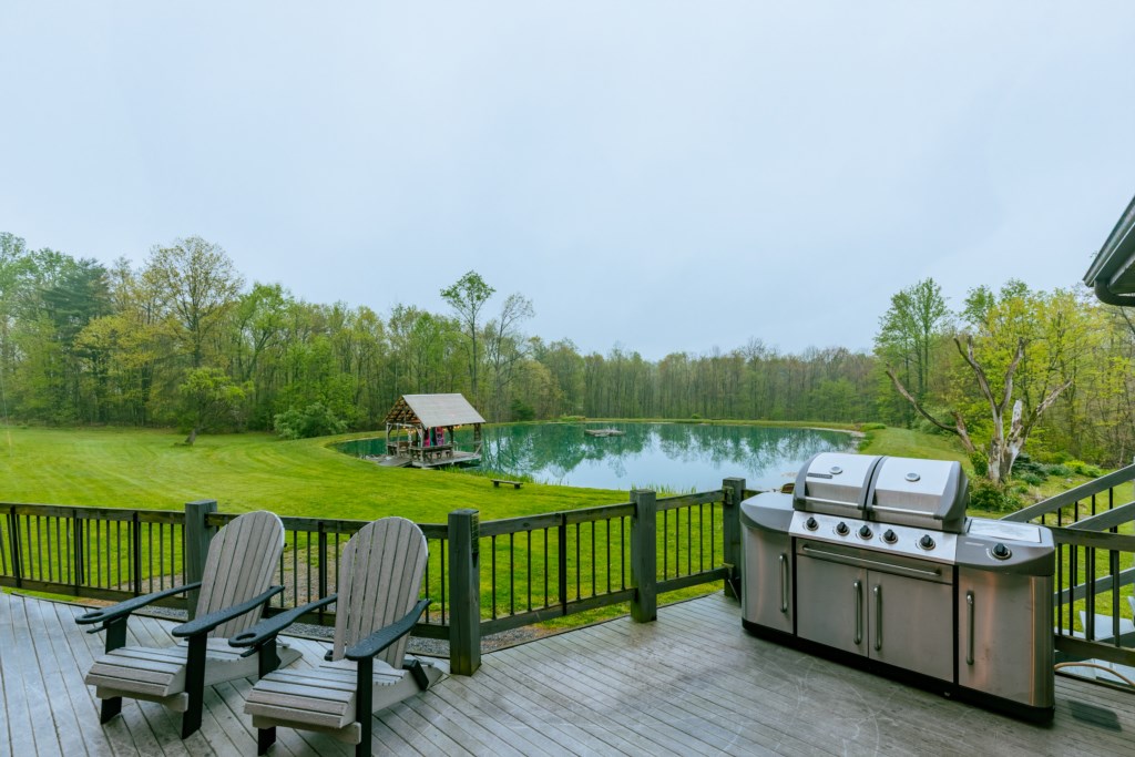 Enjoy great views while grilling for an evening spent at the lodge! 