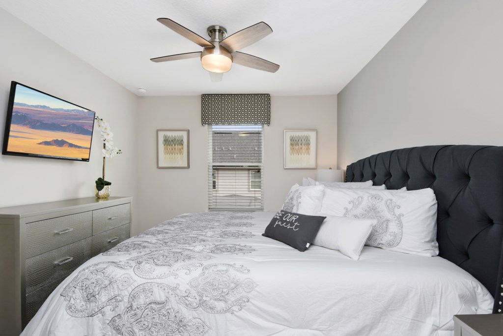 King Bedroom with ceiling fan