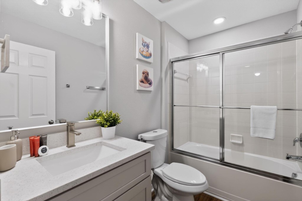 21_2658_Santosh_Cove_Kissimmee_FL_34746_USA-Bathroom-DSC08287