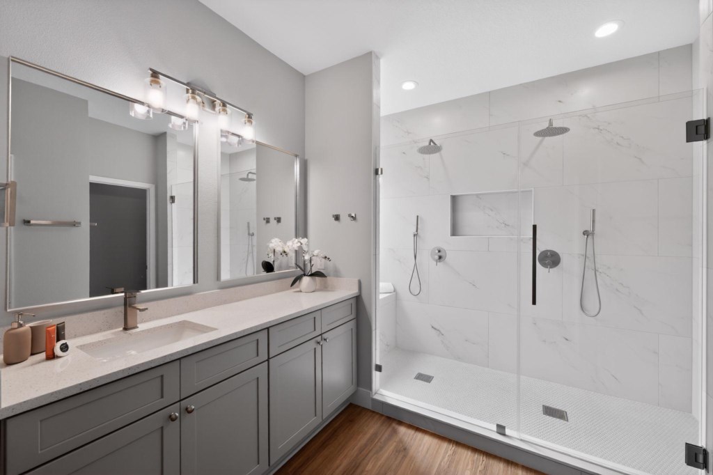 22_2658_Santosh_Cove_Kissimmee_FL_34746_USA-Bathroom-DSC08232