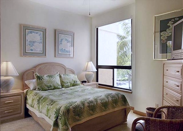 Wake up to palms dancing outside your window in this breezy, sun kissed island retreat.