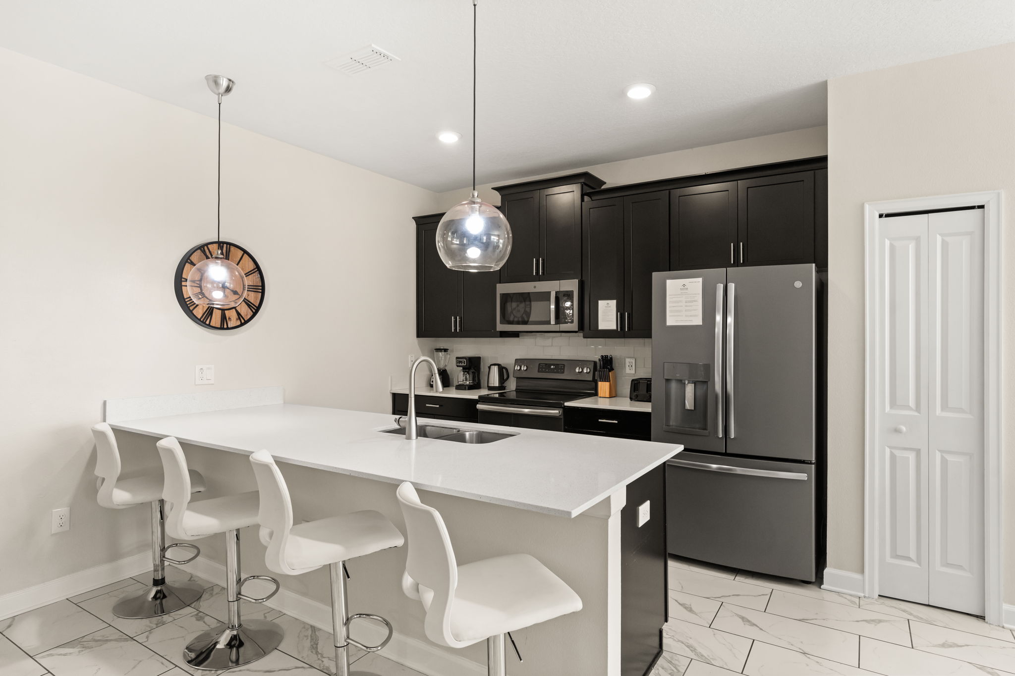 5 bedroom vacation townhouse at Storey Lake - Image 10