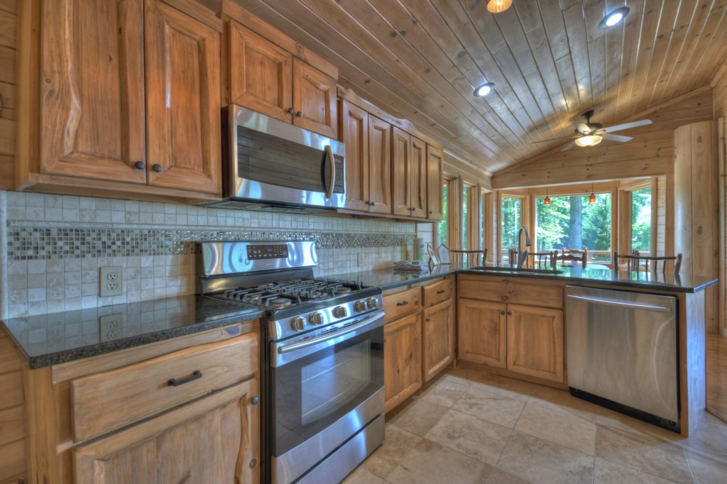 Sunset Ridge comes with a fully equipped kitchen!