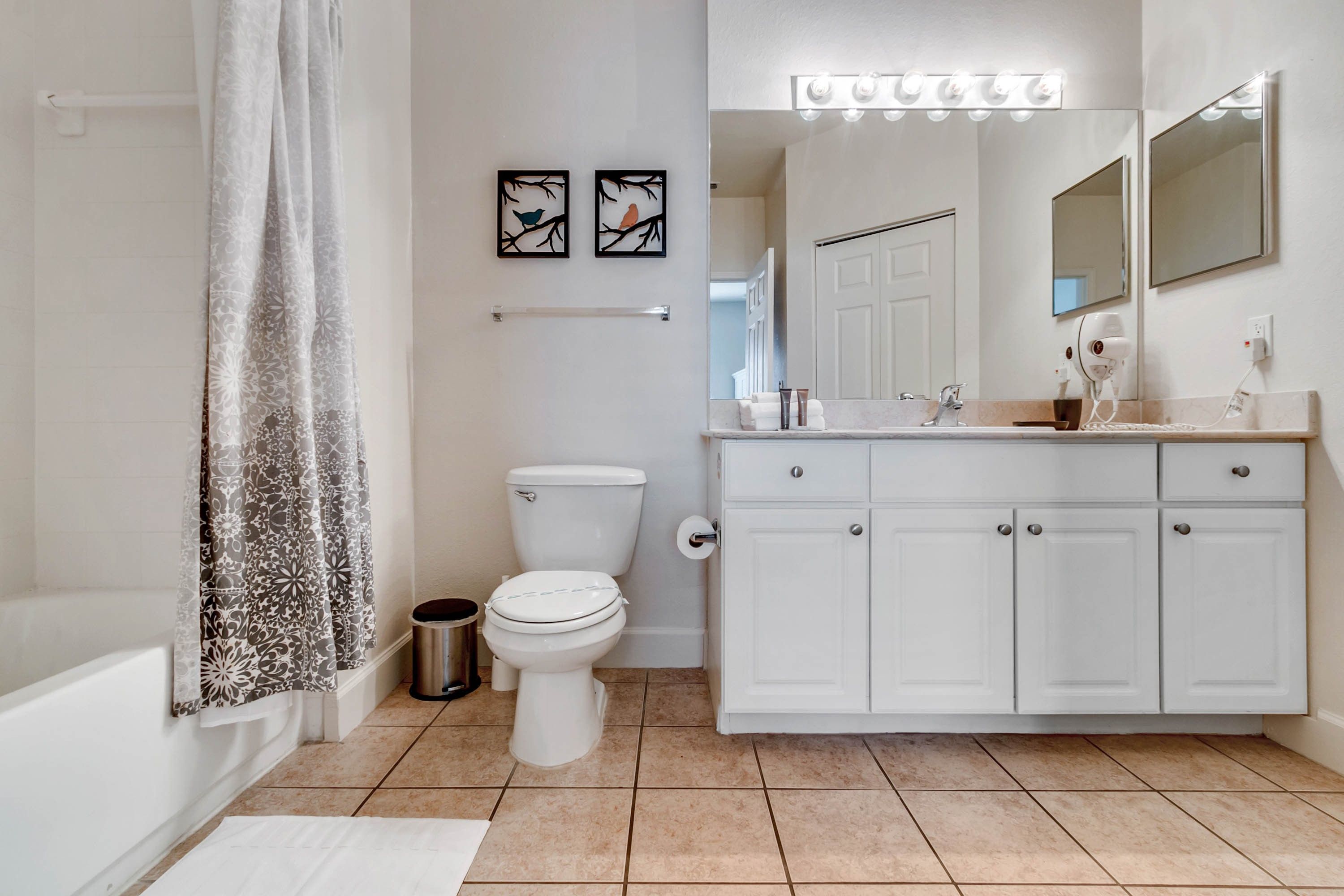 4 bedroom vacation townhouse at Lucaya Village  - Image 20