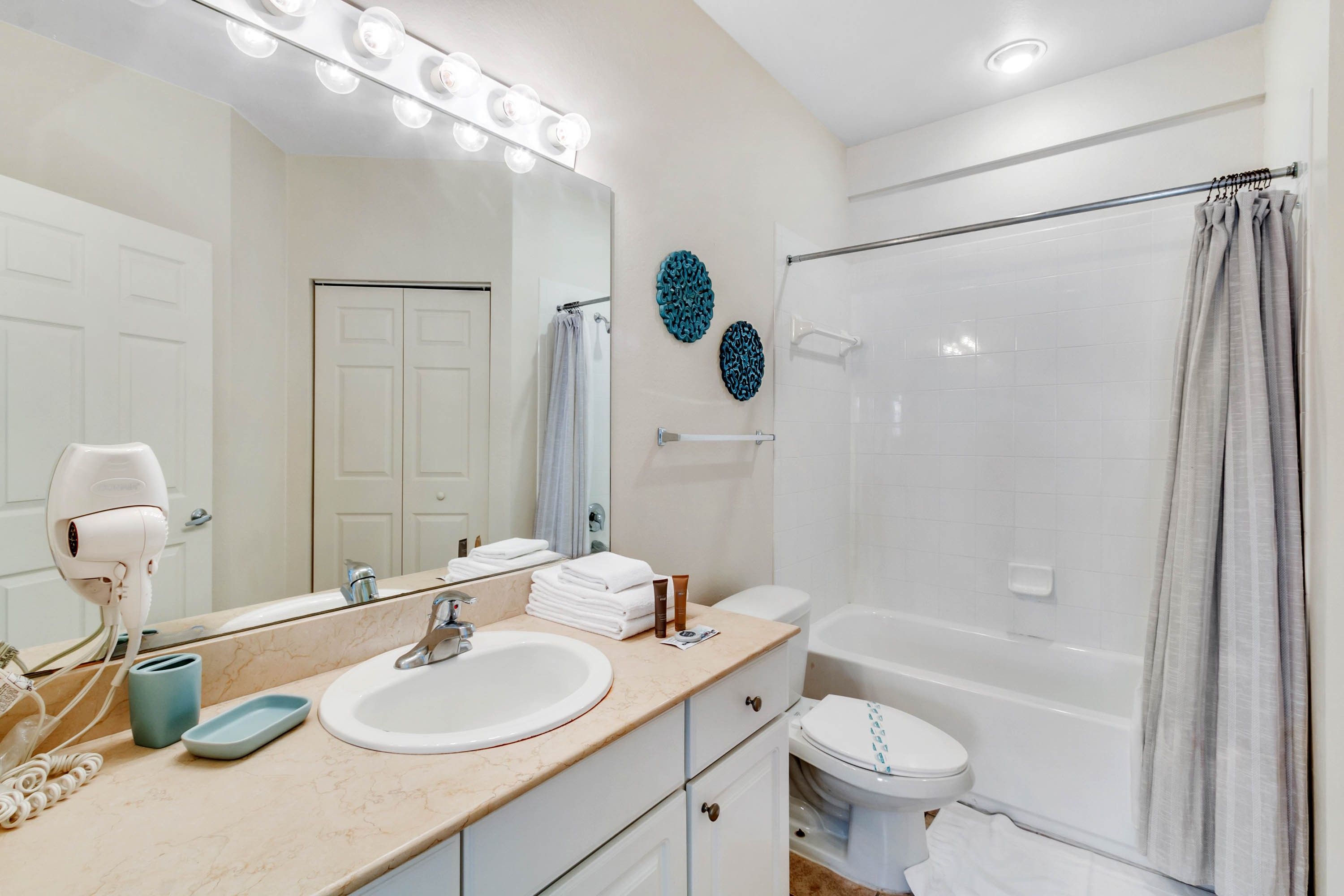 4 bedroom vacation townhouse at Lucaya Village  - Image 19