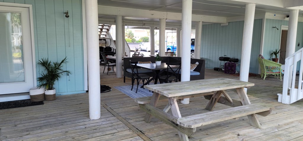Covered seating area and picnic table