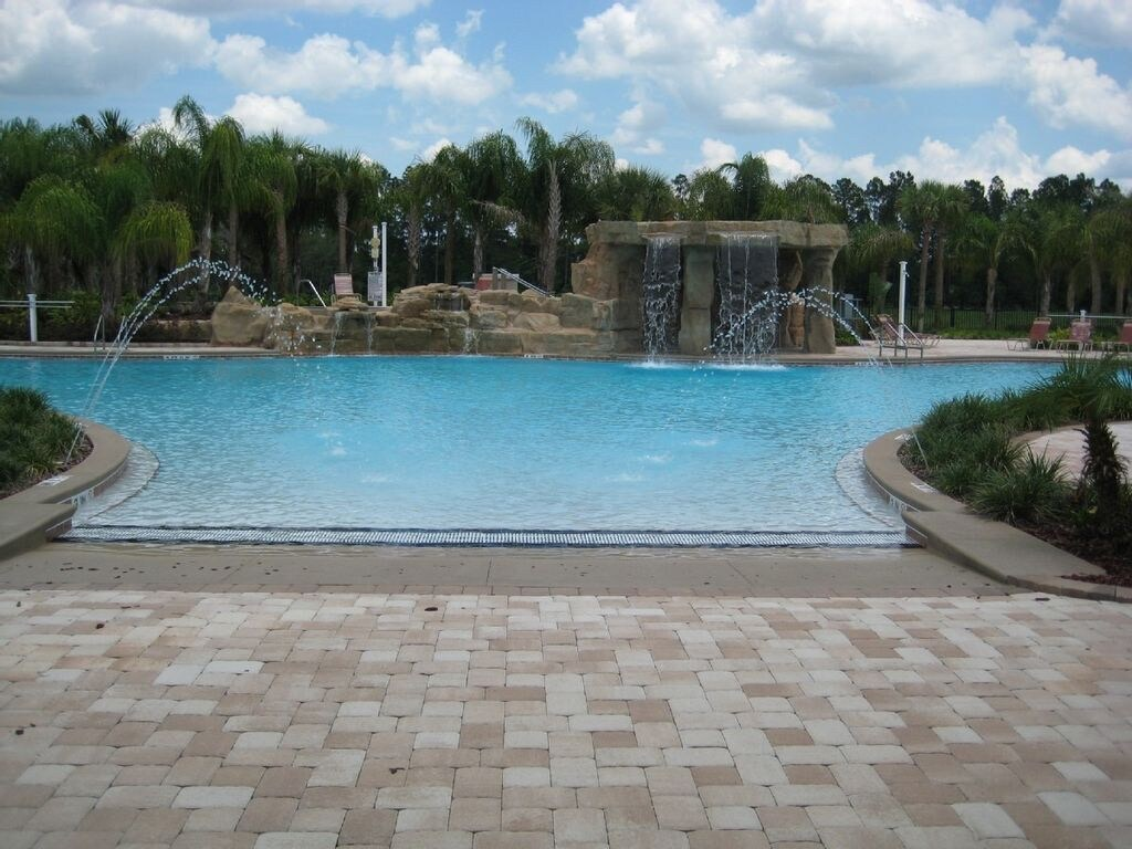 Resort 10 - piscina .png