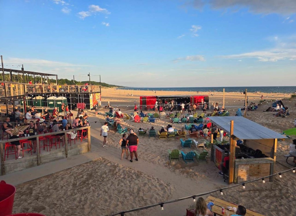 TheDeckoutdoormusiconthebeach