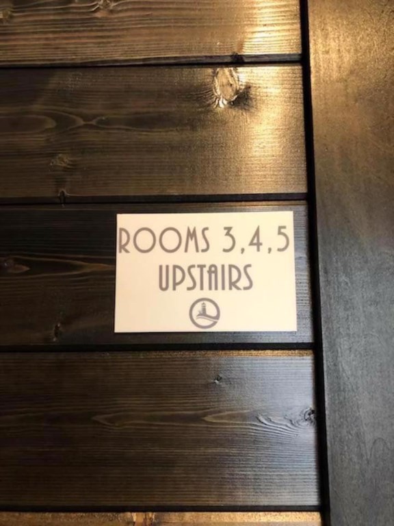 Drift On Inn Common Area entrance sign to rooms