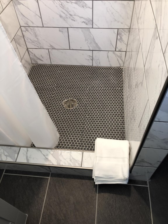 Drift On Inn Small Step in to shower