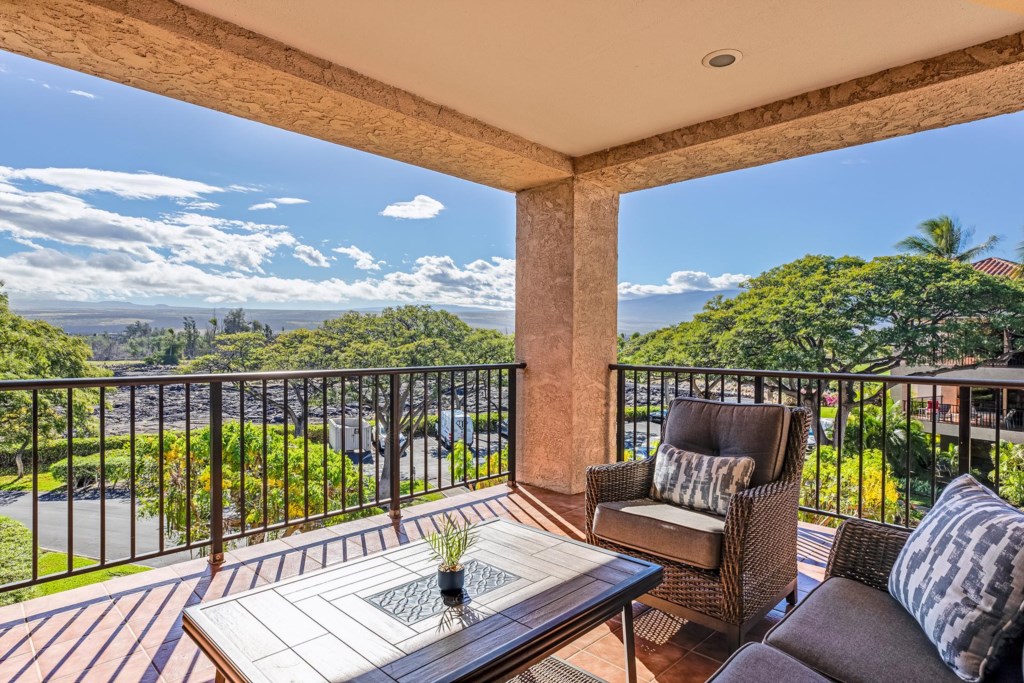 Relax out on the lanai.