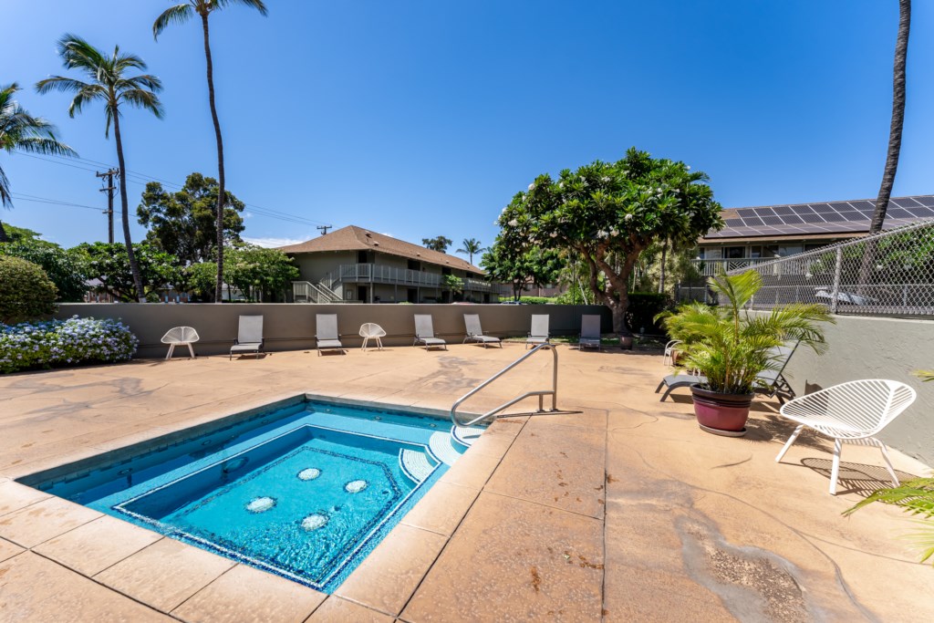 Kihei Bay Surf has pool, hot tub, BBQ and tennis court.  Across the street from Kalepolepo Beach