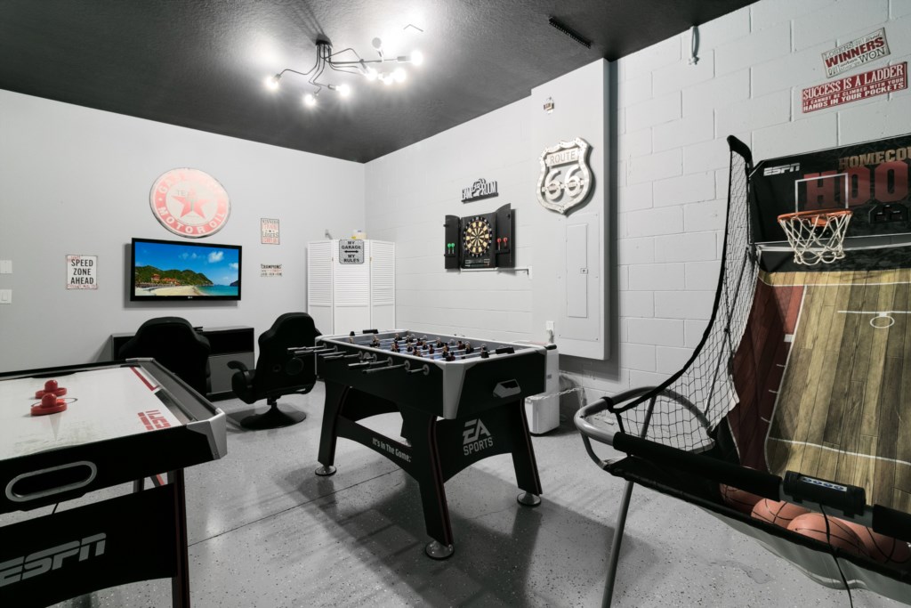 Full Game room Home w/ private pool 