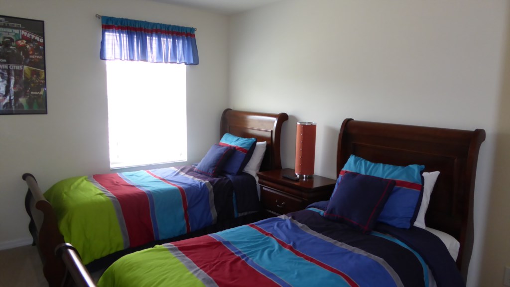 Fifth Bedroom with two Twin beds
