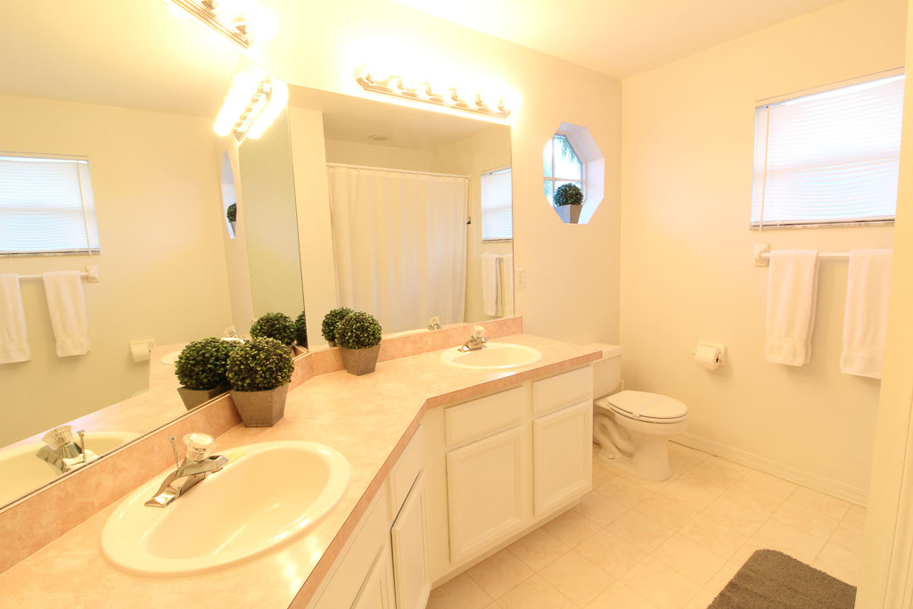 Upstairs bathroom large enough for all of your guests