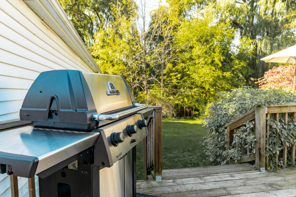 Propane BBQ/grill on the back deck - Centre Stage - Niagara-on-the-Lake