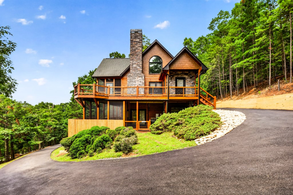 Charming cabin retreat surrounded by lush forest, perfect for a peaceful getaway.