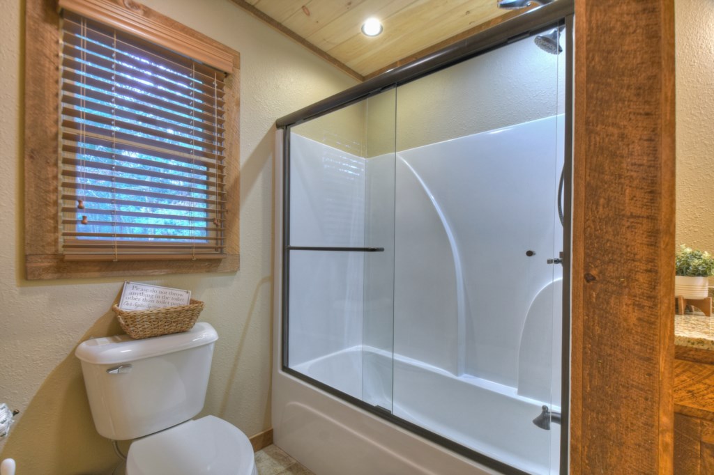 Bathroom on the main level with a tub/shower combo 