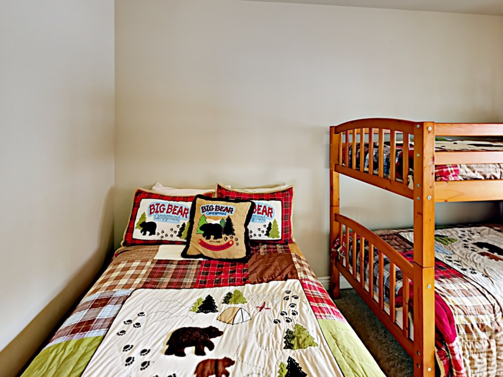 Great kids room with 3 beds