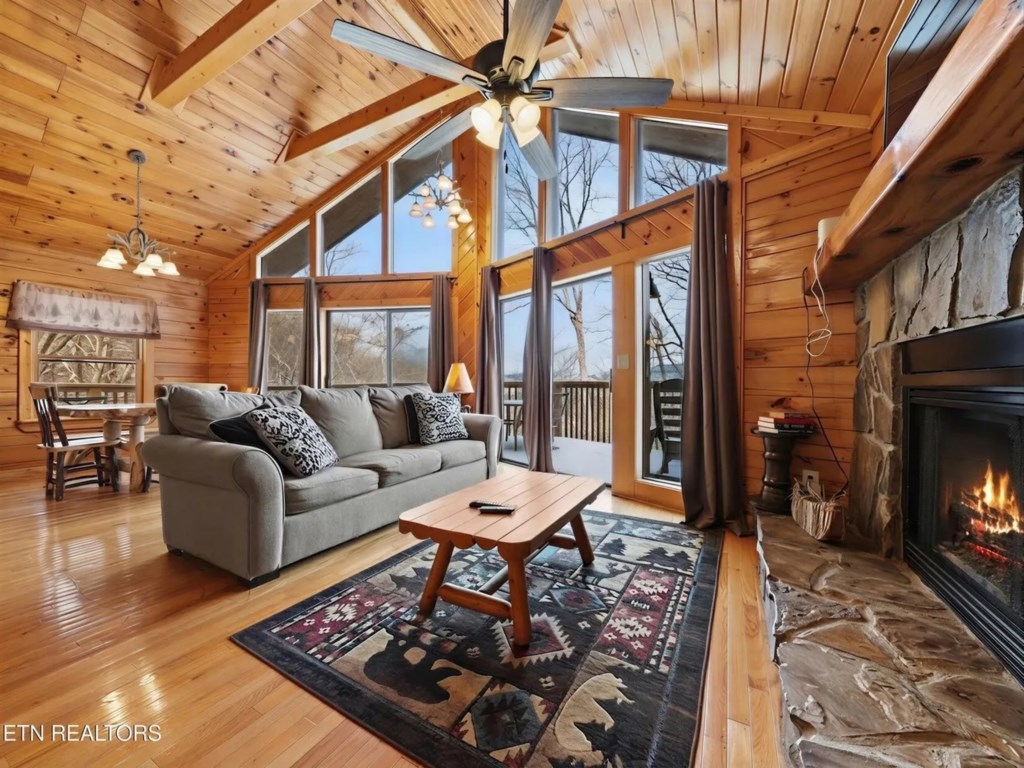 2 bedroom vacation cabin at Shagbark - Image 2